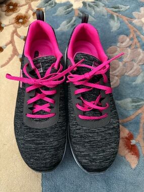 Skechers Women's Gray Lite weight  Knit Athletic Sneakers with pink accents.